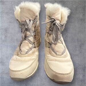 SOREL Whitney Short Lace Off-White Quilted Faux Fur-Lined Winter Boots Size 9